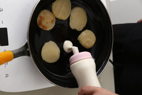 Hand Batter Mixing Bottle - Image 3